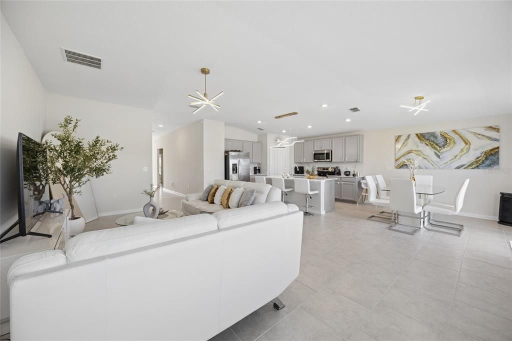 For Rent: $2,500 (4 beds, 2 baths, 1950 Square Feet)