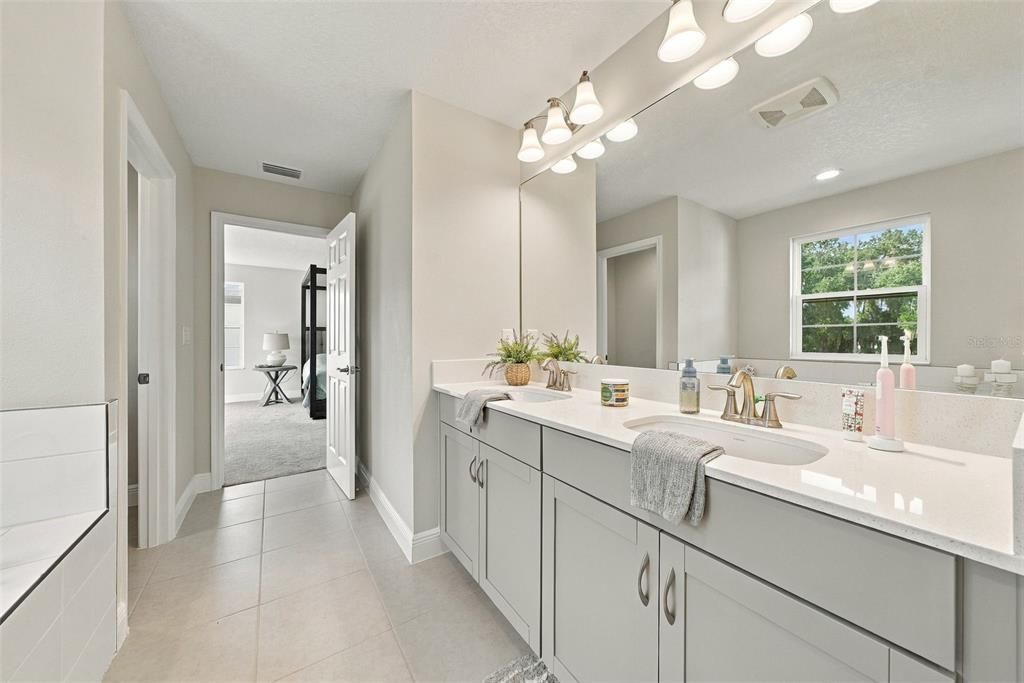 For Sale: $474,999 (4 beds, 2 baths, 2810 Square Feet)