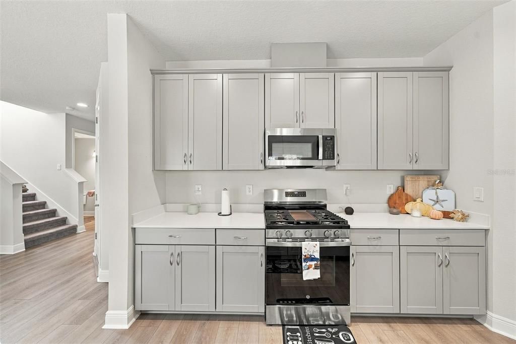 For Sale: $474,999 (4 beds, 2 baths, 2810 Square Feet)