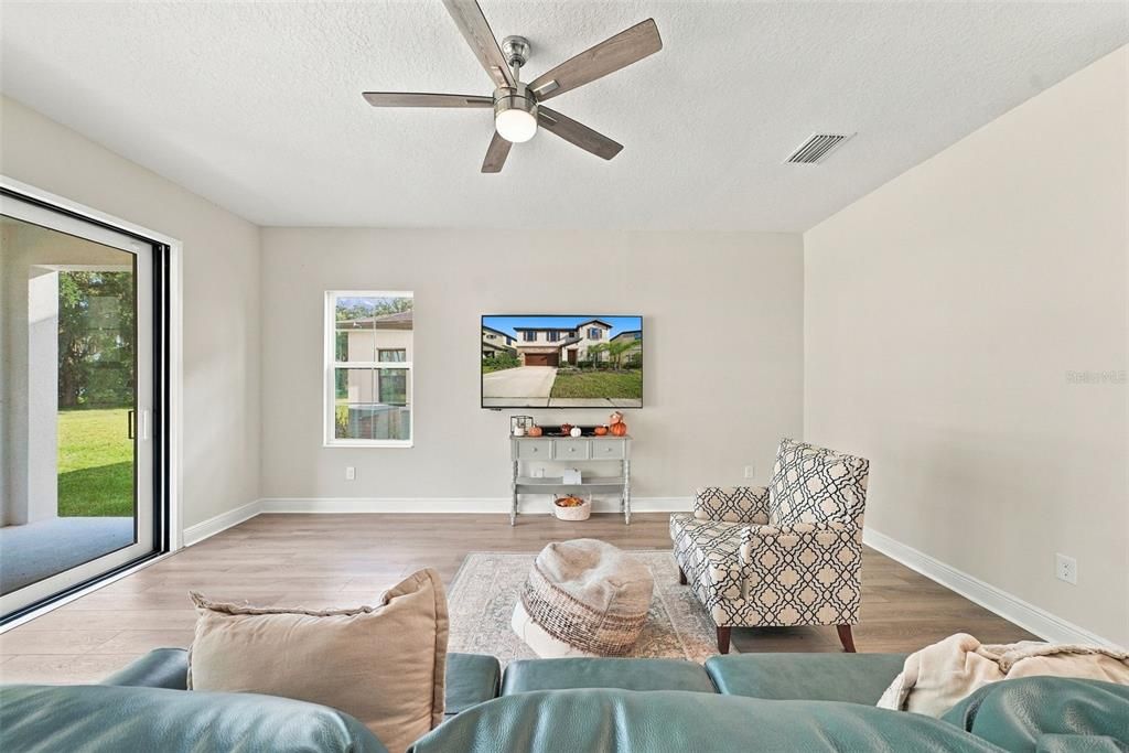 For Sale: $474,999 (4 beds, 2 baths, 2810 Square Feet)