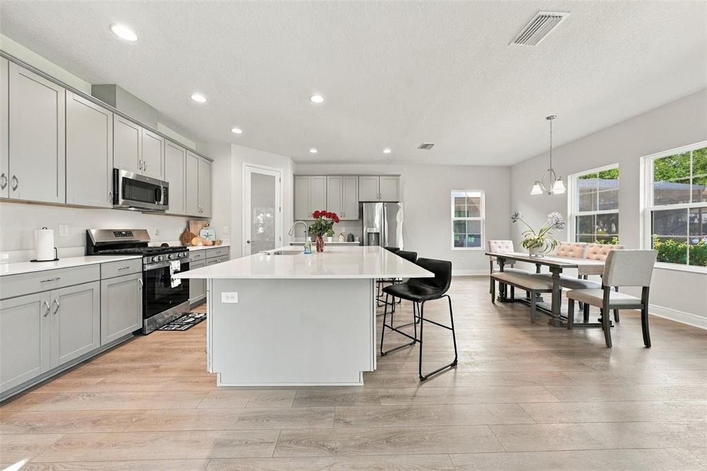 For Sale: $474,999 (4 beds, 2 baths, 2810 Square Feet)