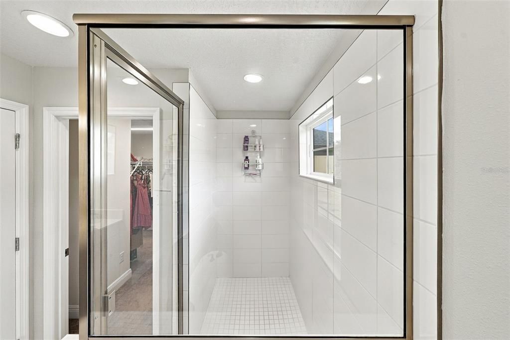 For Sale: $474,999 (4 beds, 2 baths, 2810 Square Feet)