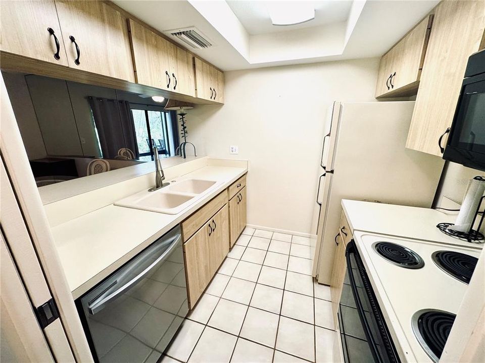 For Rent: $1,520 (1 beds, 1 baths, 786 Square Feet)
