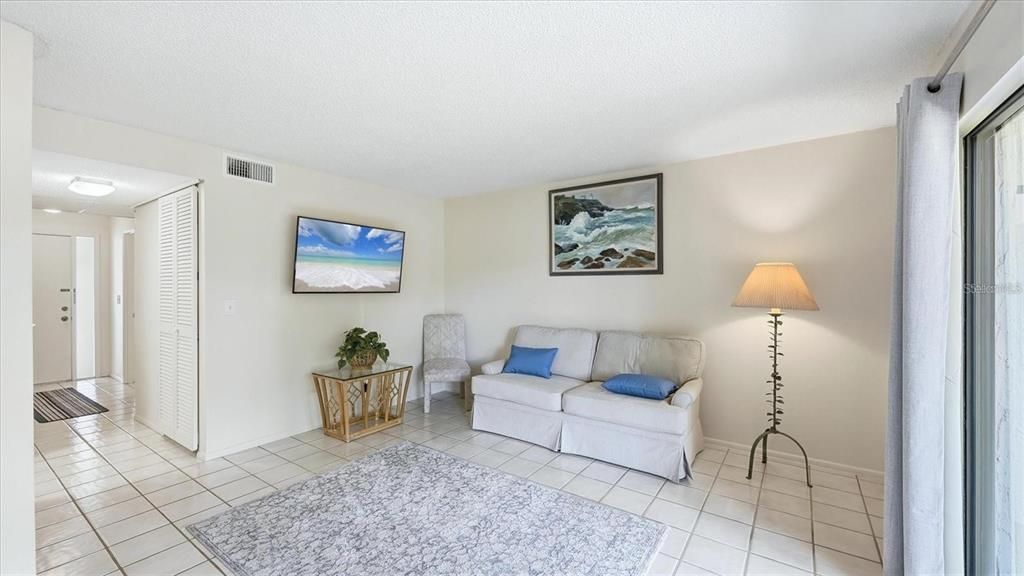 For Rent: $1,520 (1 beds, 1 baths, 786 Square Feet)