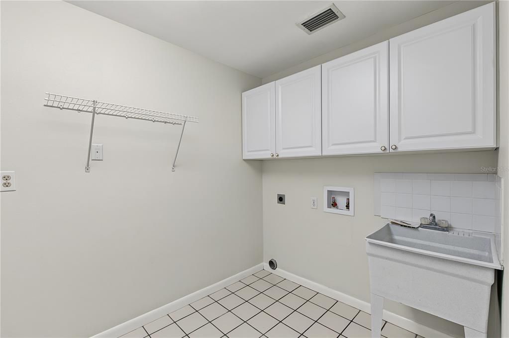 For Rent: $3,000 (3 beds, 2 baths, 2108 Square Feet)