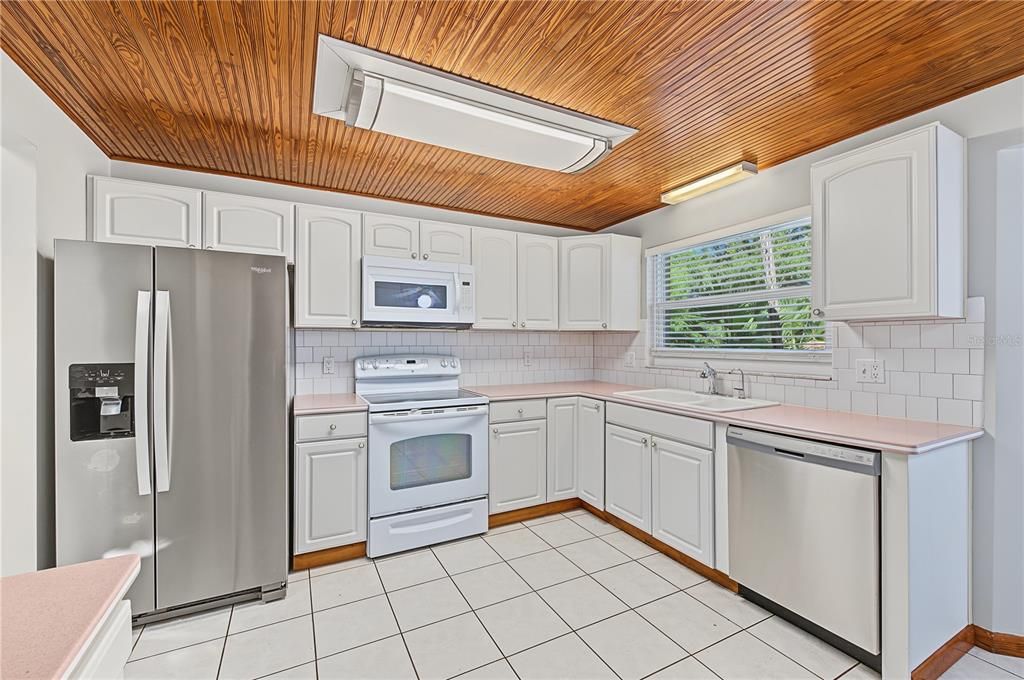 For Rent: $3,000 (3 beds, 2 baths, 2108 Square Feet)