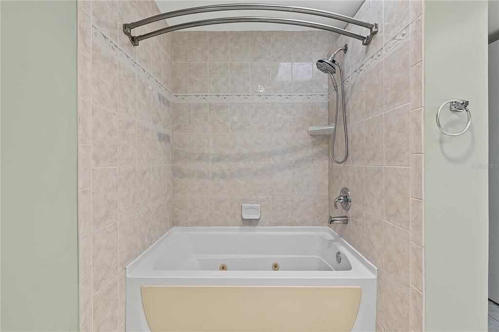 For Rent: $3,000 (3 beds, 2 baths, 2108 Square Feet)