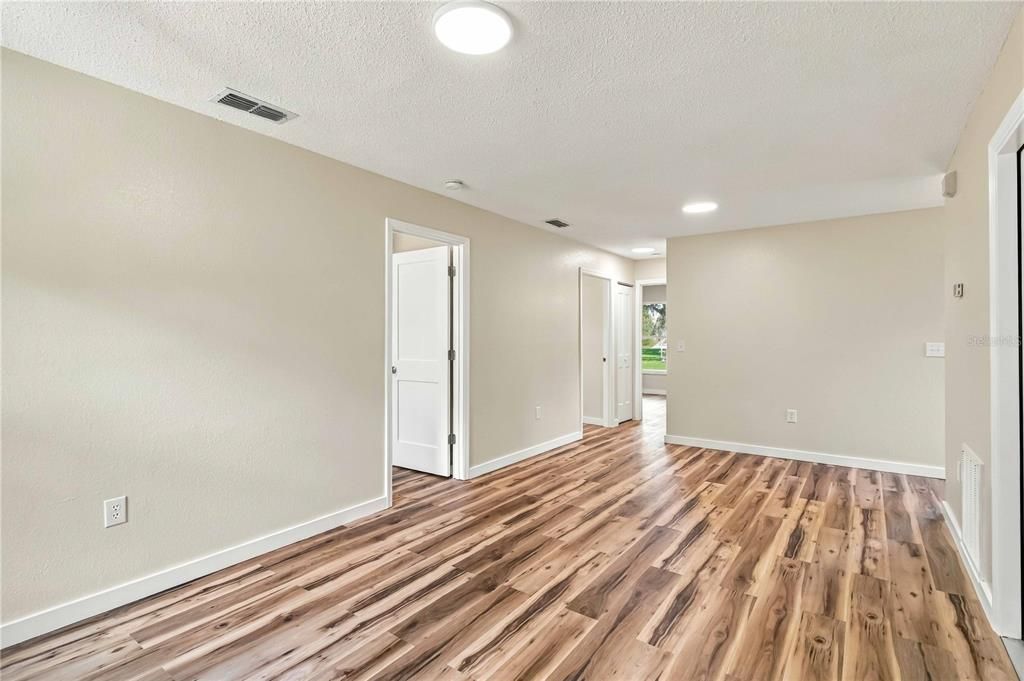 На продажу: $325,000 (3 спален, 2 ванн, 1100 Квадратных фут)