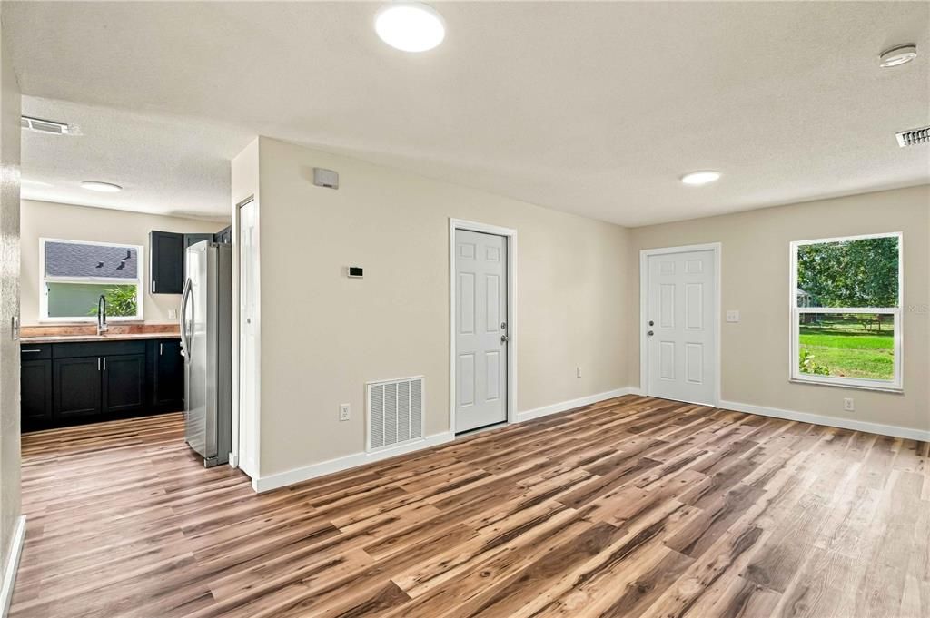 На продажу: $325,000 (3 спален, 2 ванн, 1100 Квадратных фут)