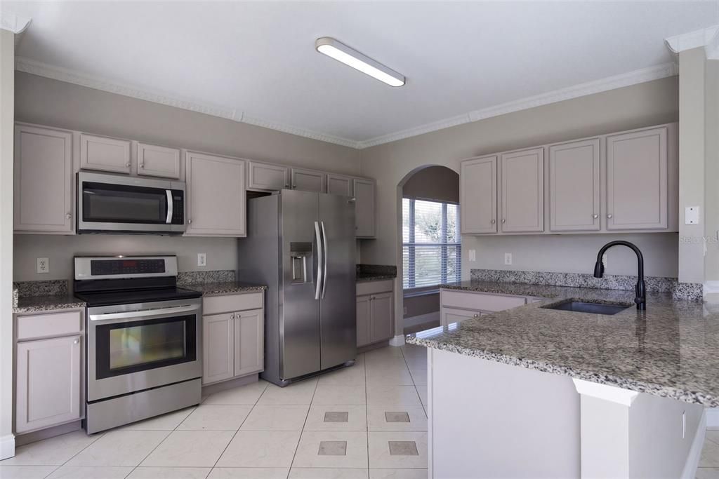 En Venta: $415,000 (4 camas, 3 baños, 2129 Pies cuadrados)