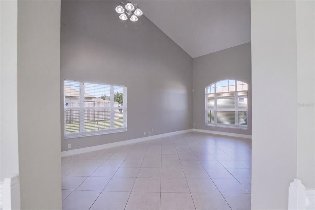 En Venta: $415,000 (4 camas, 3 baños, 2129 Pies cuadrados)