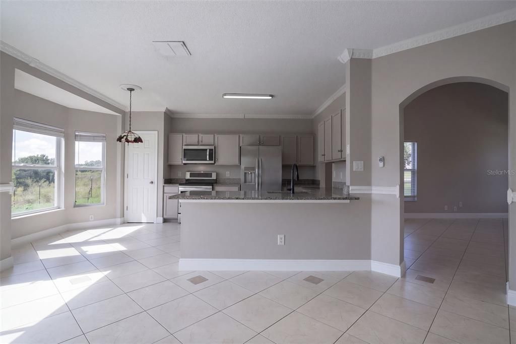 En Venta: $415,000 (4 camas, 3 baños, 2129 Pies cuadrados)