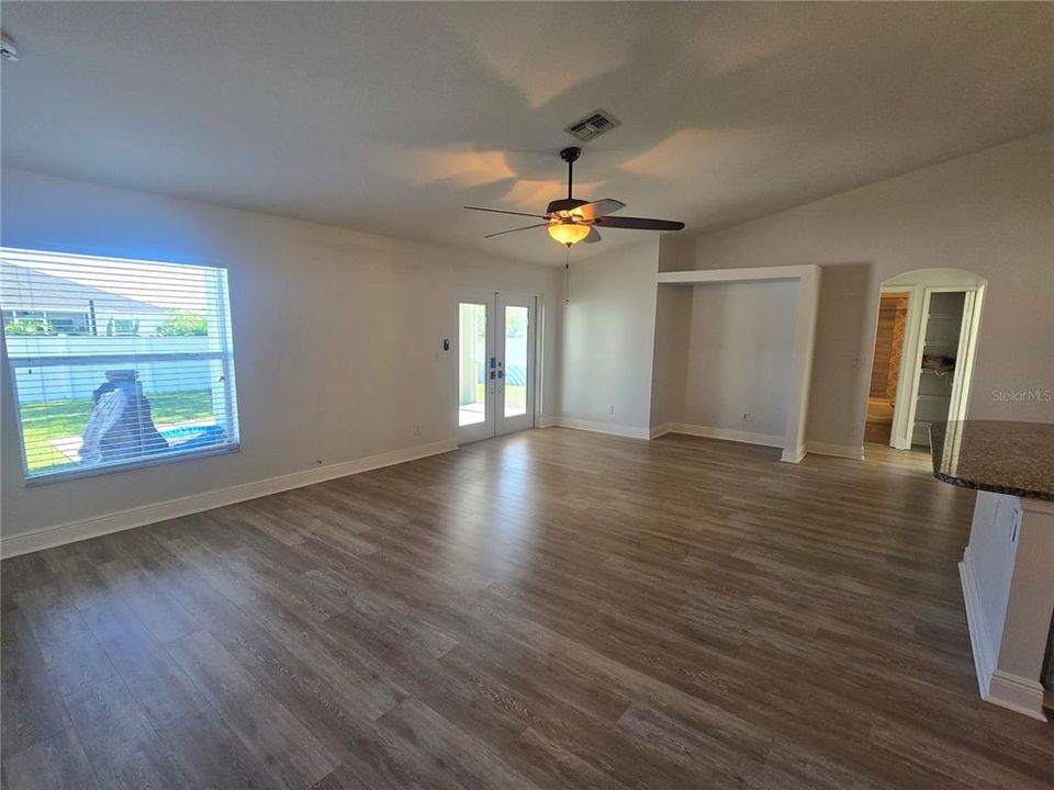 En Venta: $359,900 (3 camas, 2 baños, 1993 Pies cuadrados)