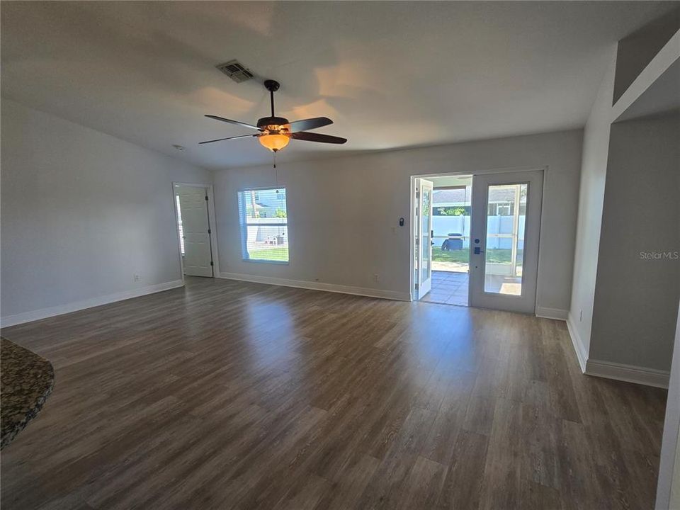 En Venta: $359,900 (3 camas, 2 baños, 1993 Pies cuadrados)