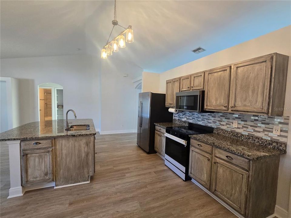 En Venta: $359,900 (3 camas, 2 baños, 1993 Pies cuadrados)