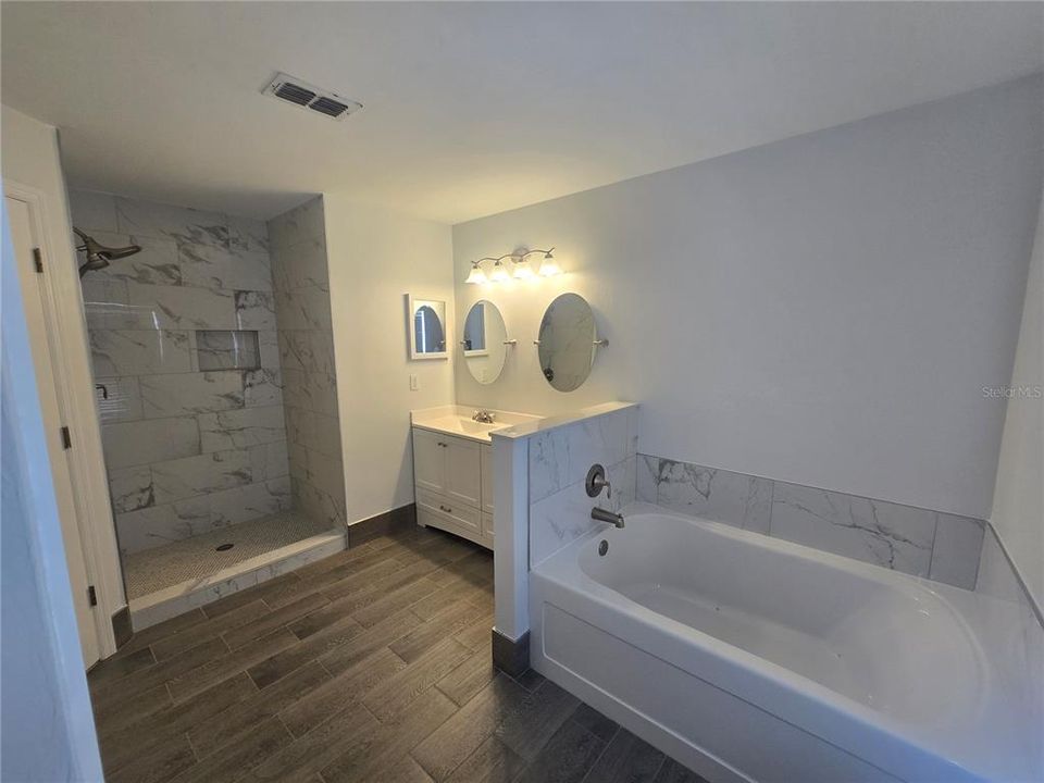 En Venta: $359,900 (3 camas, 2 baños, 1993 Pies cuadrados)