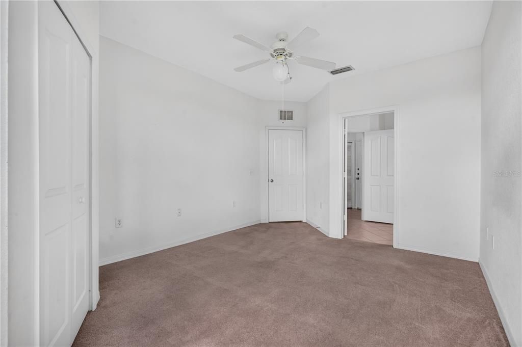 На продажу: $176,900 (2 спален, 2 ванн, 1138 Квадратных фут)