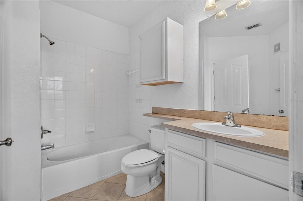 На продажу: $176,900 (2 спален, 2 ванн, 1138 Квадратных фут)
