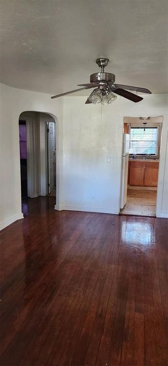 For Rent: $1,995 (3 beds, 1 baths, 975 Square Feet)