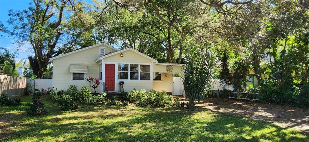 For Rent: $1,995 (3 beds, 1 baths, 975 Square Feet)