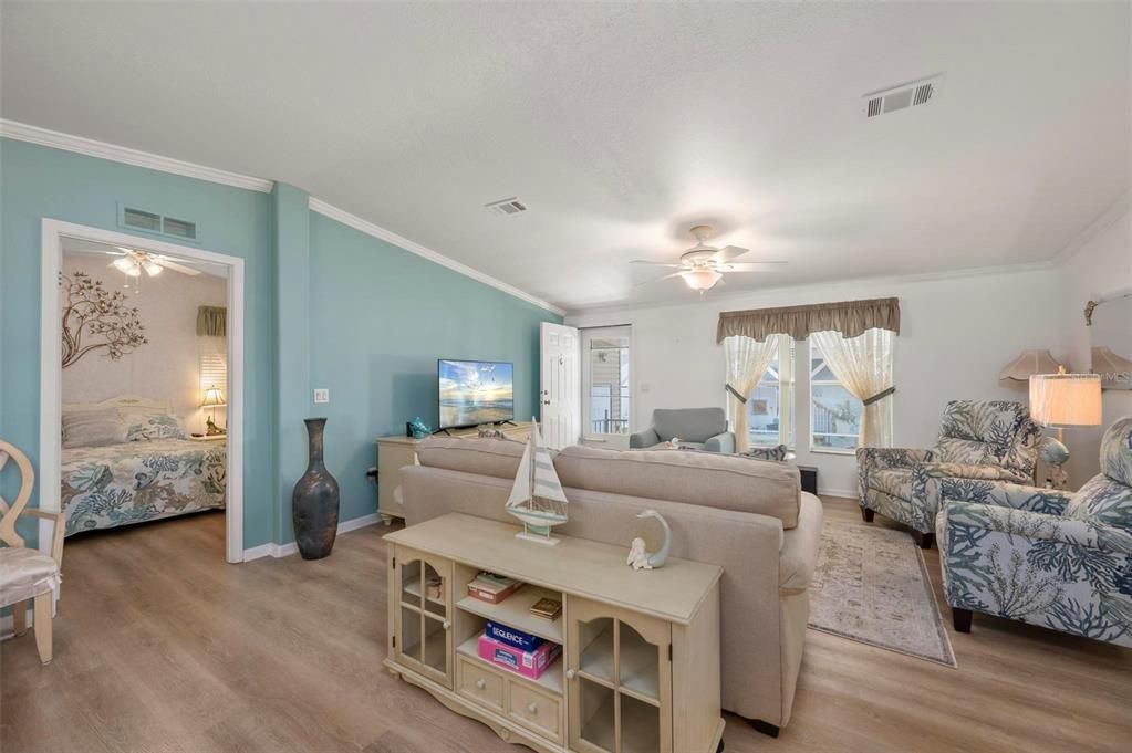 For Sale: $155,000 (2 beds, 2 baths, 1269 Square Feet)