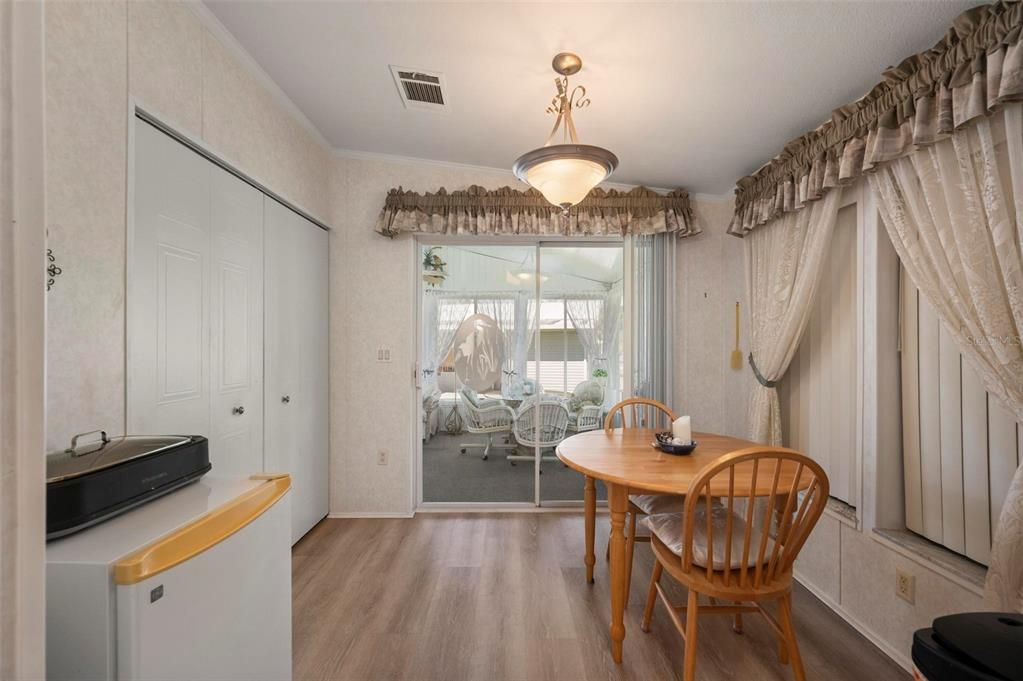 For Sale: $155,000 (2 beds, 2 baths, 1269 Square Feet)