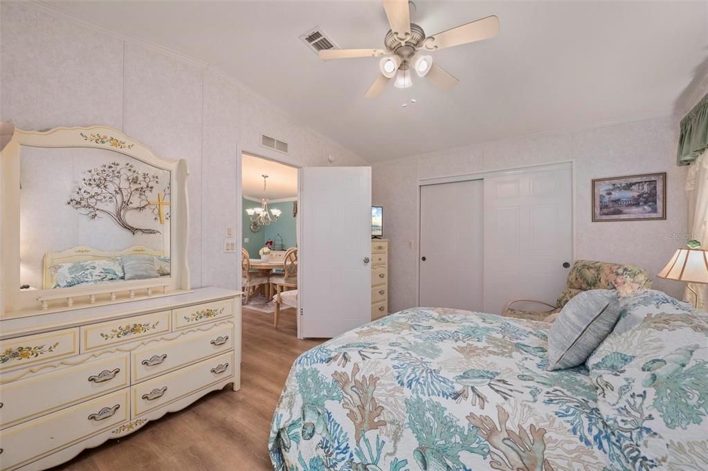 For Sale: $155,000 (2 beds, 2 baths, 1269 Square Feet)