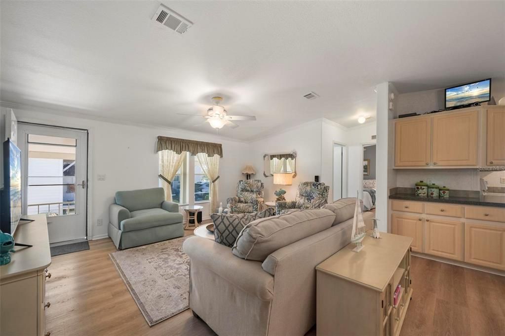 For Sale: $155,000 (2 beds, 2 baths, 1269 Square Feet)