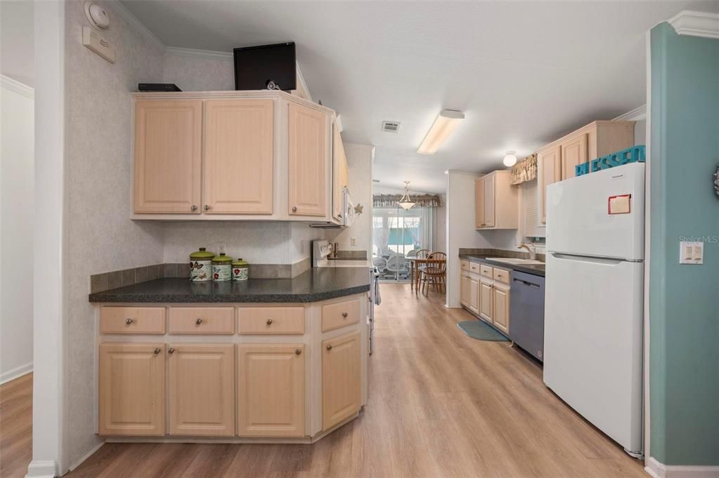 For Sale: $155,000 (2 beds, 2 baths, 1269 Square Feet)