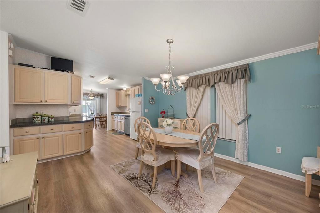 For Sale: $155,000 (2 beds, 2 baths, 1269 Square Feet)