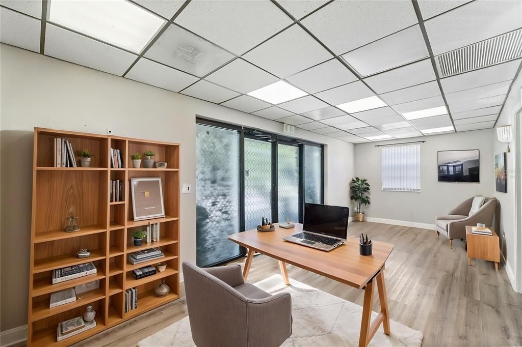На продажу: $875,000 (8 спален, 4 ванн, 5624 Квадратных фут)
