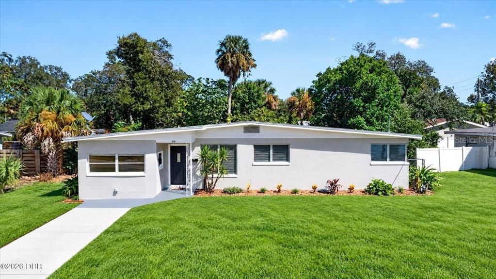 For Sale: $245,000 (3 beds, 2 baths, 1178 Square Feet)