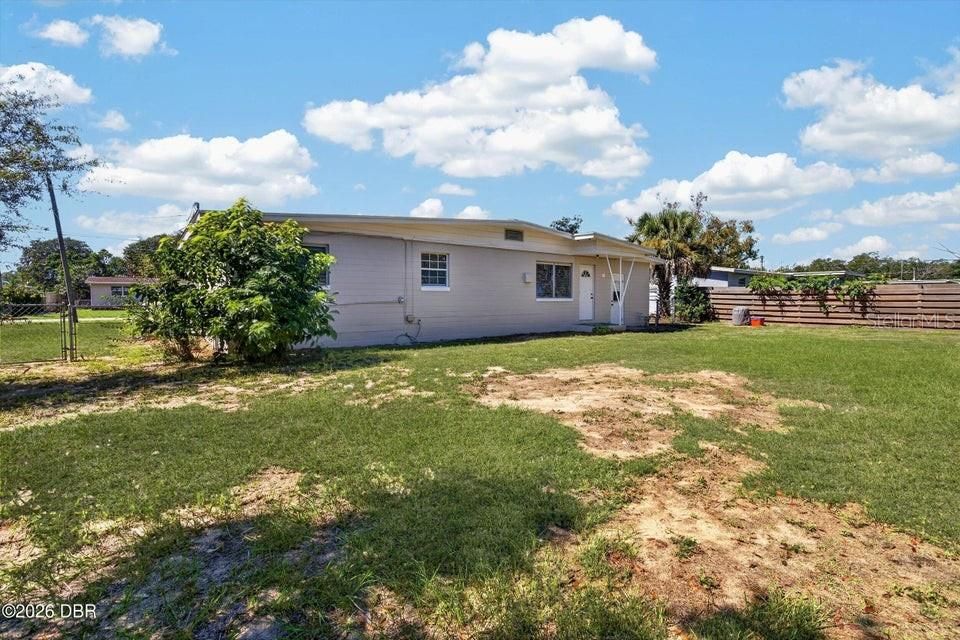 For Sale: $245,000 (3 beds, 2 baths, 1178 Square Feet)