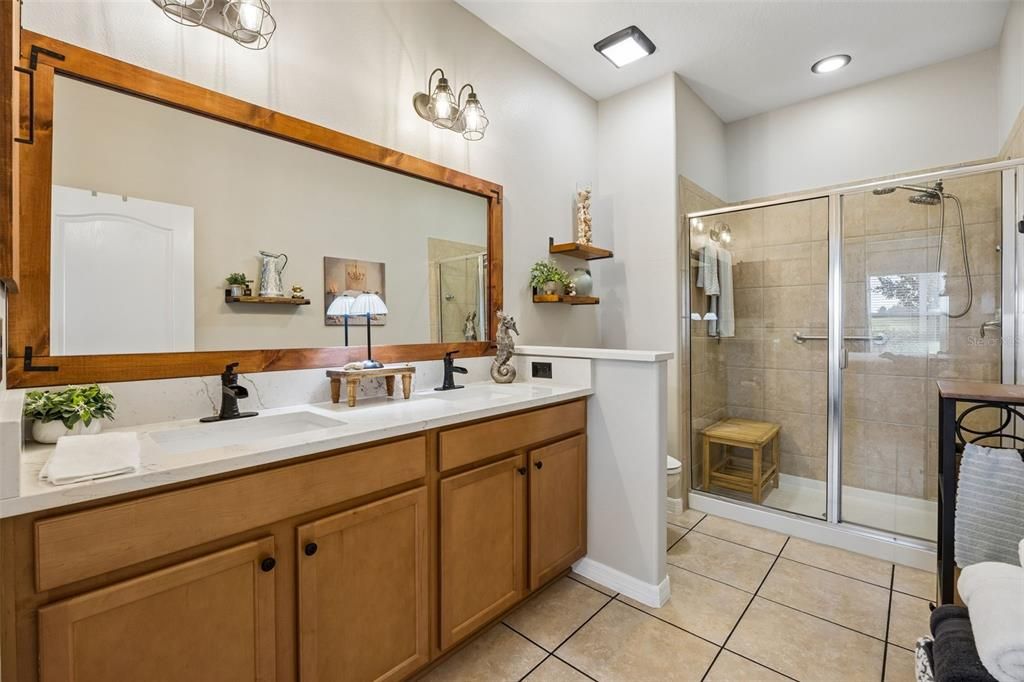 待售: $295,000 (2 贝兹, 2 浴室, 1374 平方英尺)