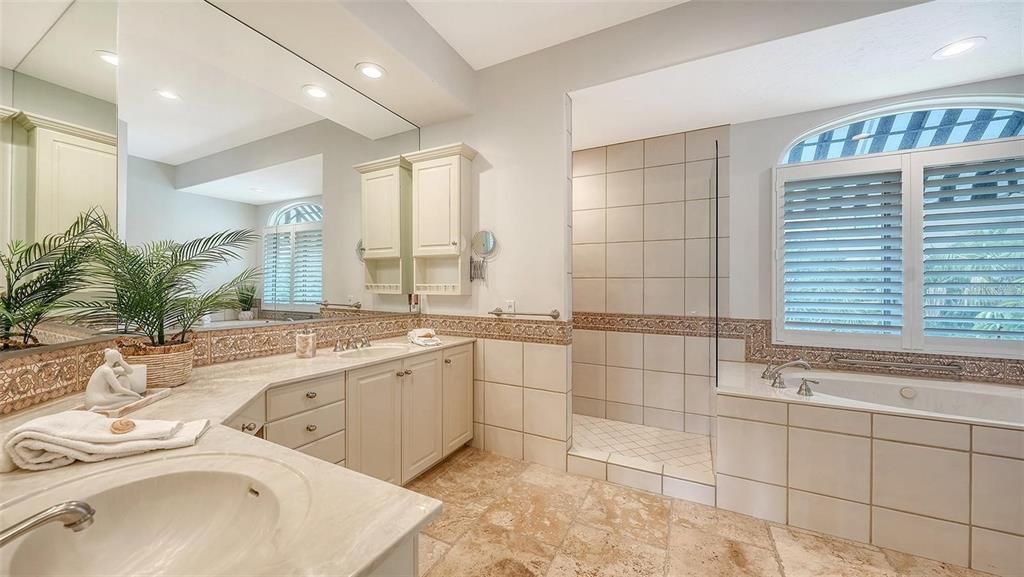 For Sale: $2,995,000 (3 beds, 3 baths, 3599 Square Feet)