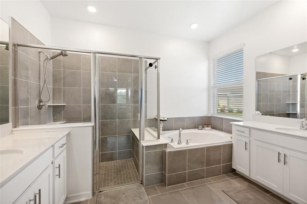 For Sale: $549,000 (4 beds, 3 baths, 2909 Square Feet)