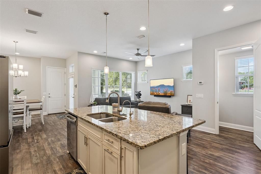 Active With Contract: $519,000 (2 beds, 2 baths, 1782 Square Feet)