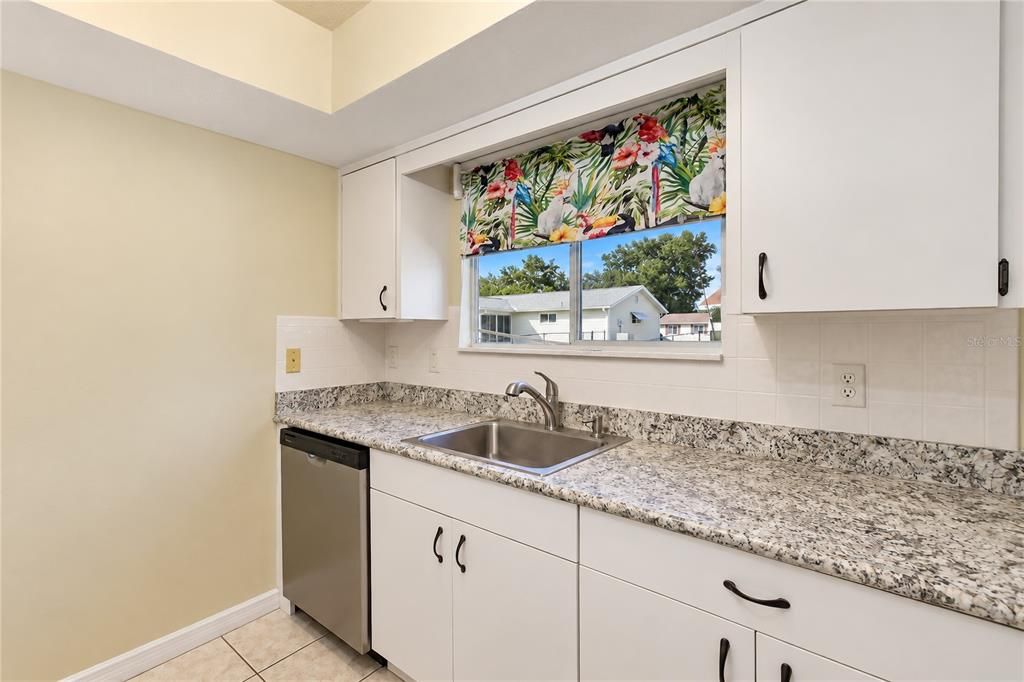 For Sale: $199,900 (2 beds, 2 baths, 1158 Square Feet)