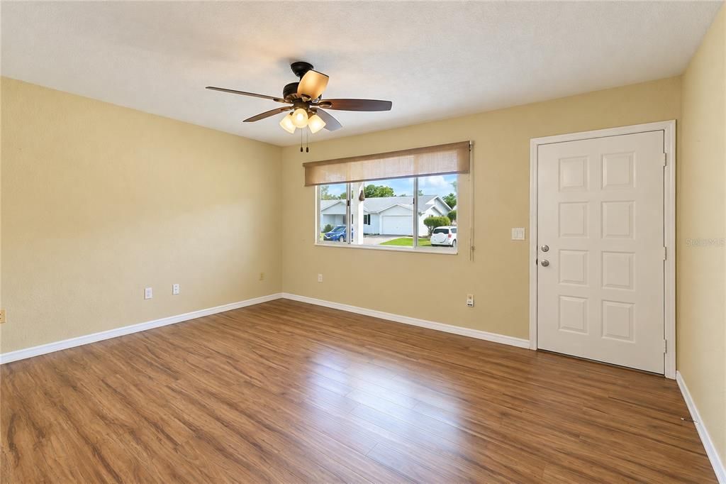 For Sale: $199,900 (2 beds, 2 baths, 1158 Square Feet)