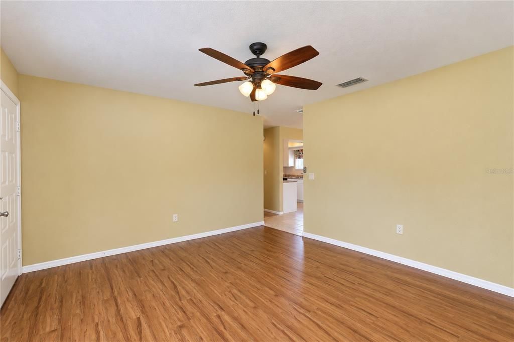 For Sale: $199,900 (2 beds, 2 baths, 1158 Square Feet)