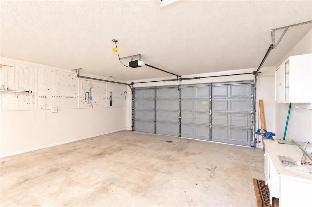 For Sale: $199,900 (2 beds, 2 baths, 1158 Square Feet)