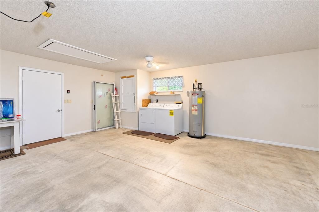 For Sale: $199,900 (2 beds, 2 baths, 1158 Square Feet)