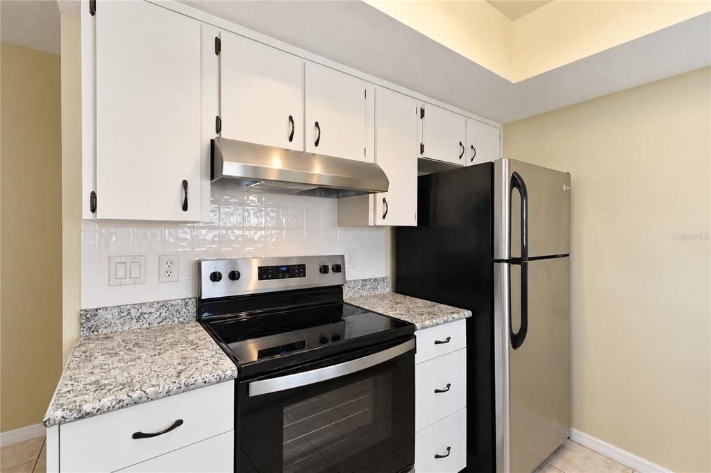 For Sale: $199,900 (2 beds, 2 baths, 1158 Square Feet)