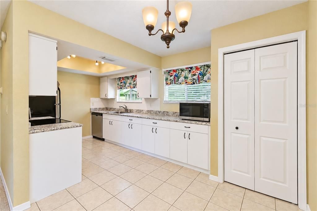 For Sale: $199,900 (2 beds, 2 baths, 1158 Square Feet)