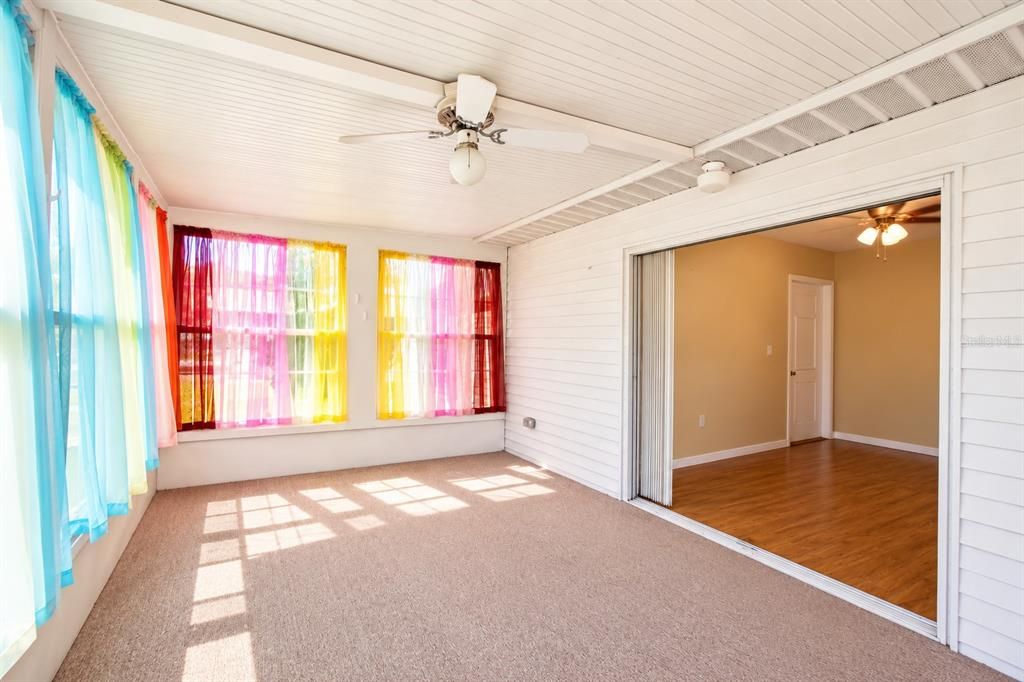 For Sale: $199,900 (2 beds, 2 baths, 1158 Square Feet)