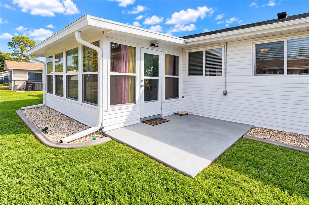 For Sale: $199,900 (2 beds, 2 baths, 1158 Square Feet)