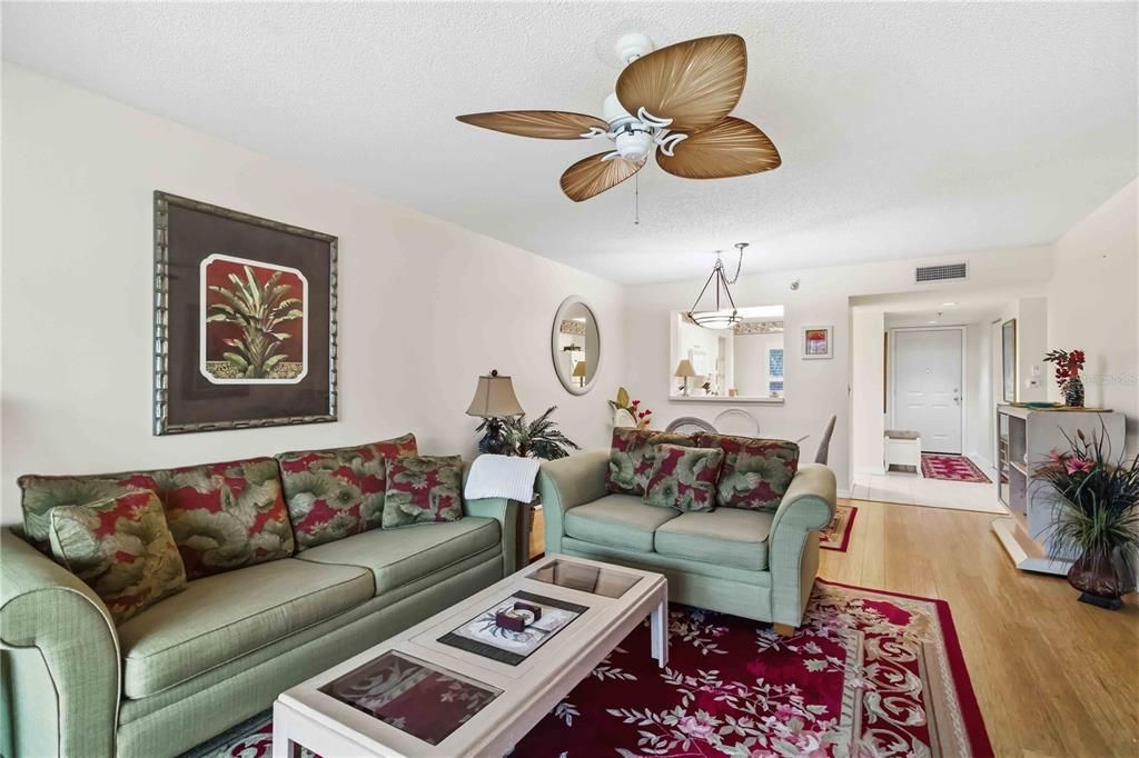For Sale: $220,000 (2 beds, 2 baths, 1152 Square Feet)