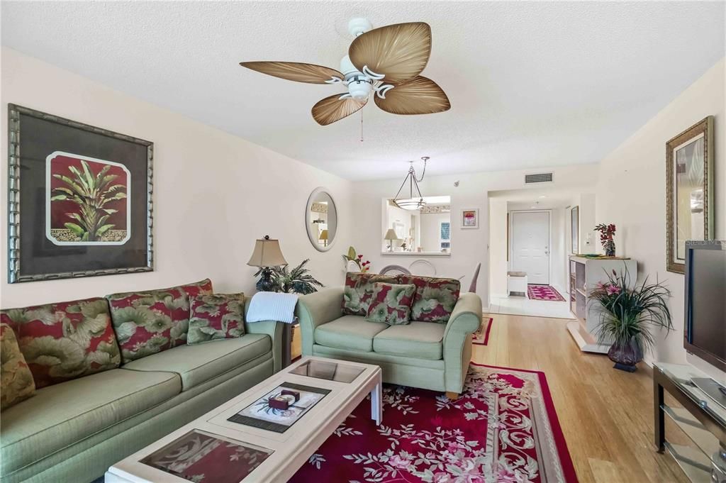For Sale: $220,000 (2 beds, 2 baths, 1152 Square Feet)