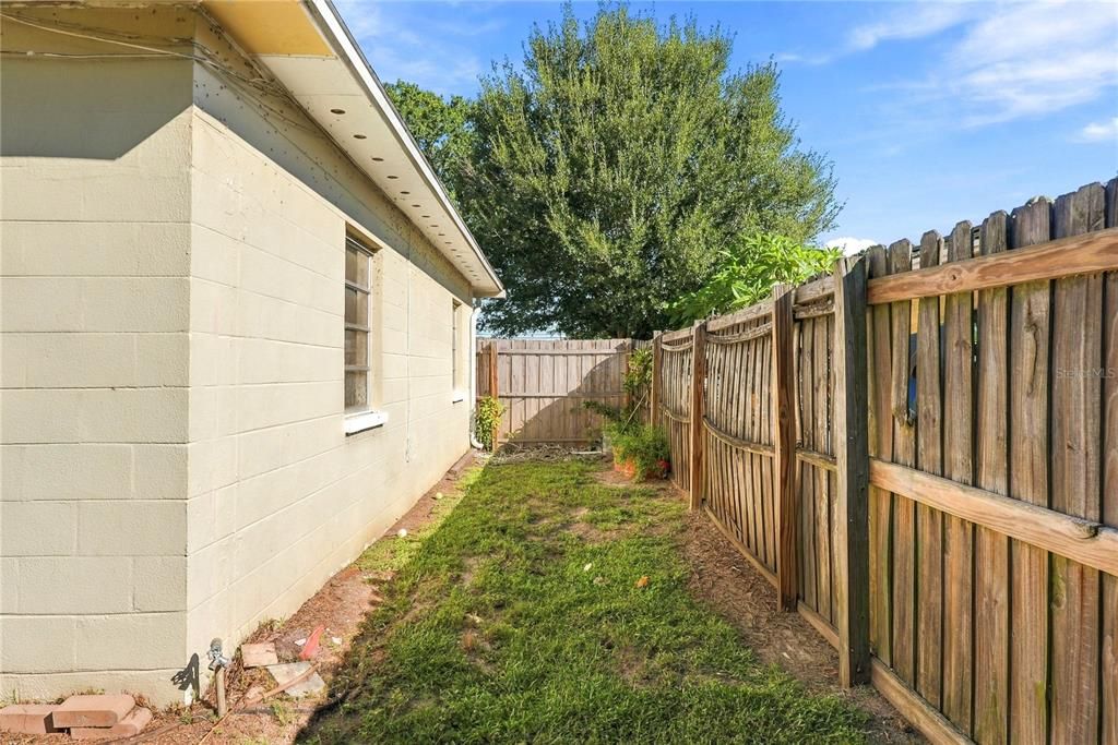 На продажу: $445,000 (2 спален, 2 ванн, 1105 Квадратных фут)