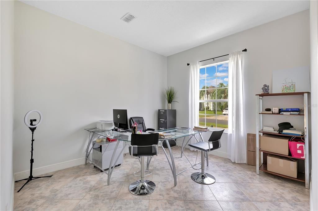 En Venta: $529,900 (4 camas, 3 baños, 2720 Pies cuadrados)